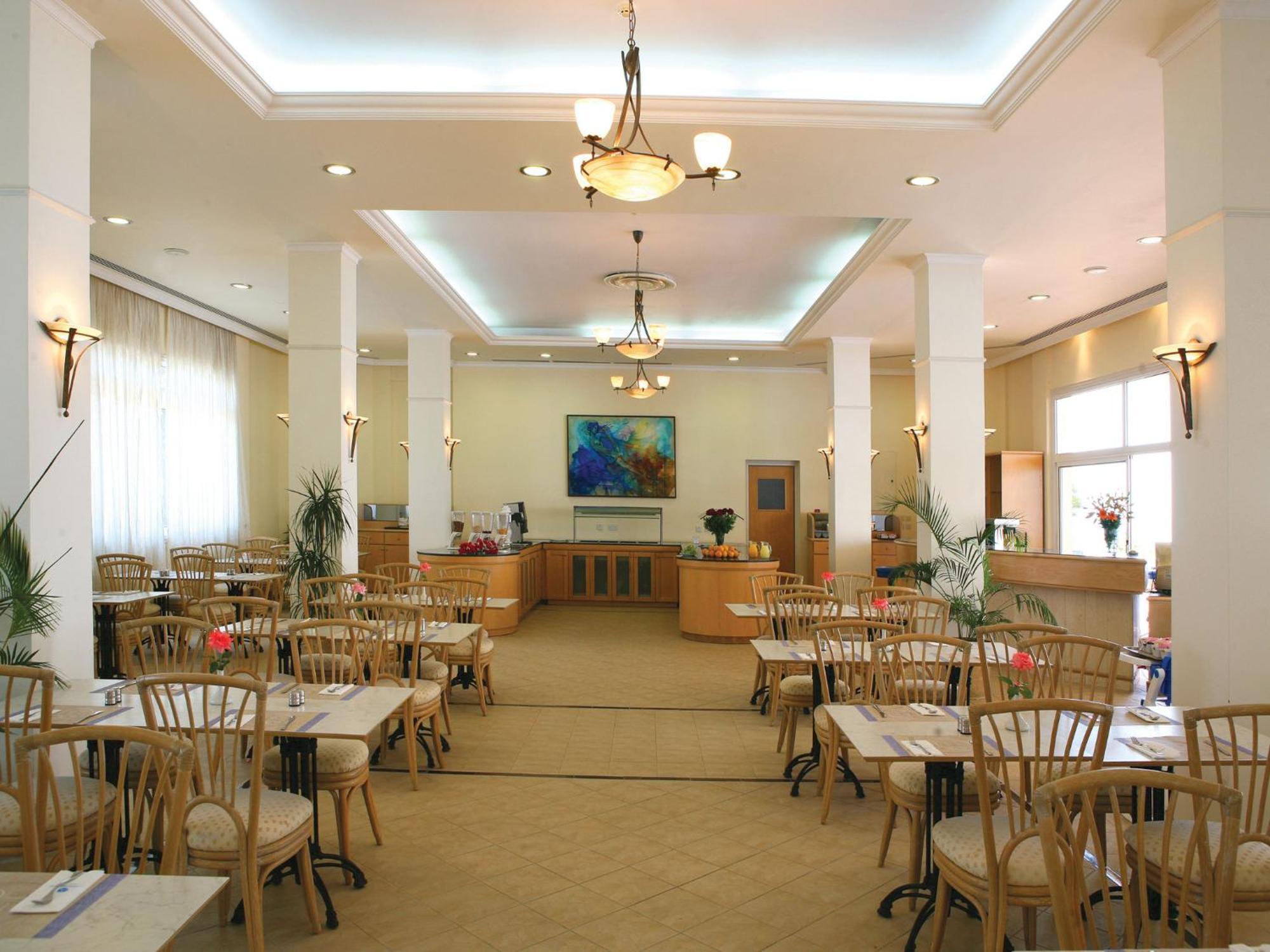 Cynthiana Beach Hotel Kissonerga Restoran gambar